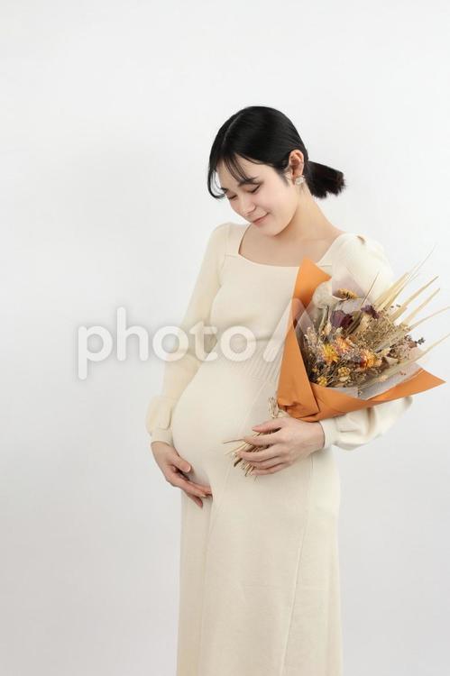 妊婦イメージ　20代マタニティフォト　花 妊婦,妊娠,女性の写真素材