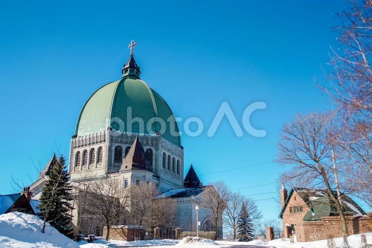 冬空と聖ジョセフ大聖堂 聖ジョセフ大聖堂,冬空,モントリオールの写真素材