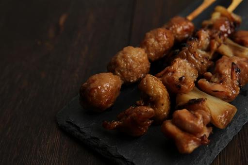 焼き鳥とつくねの串焼き 焼き鳥とつくねの串焼き 焼き鳥,つくね,串焼きの写真素材