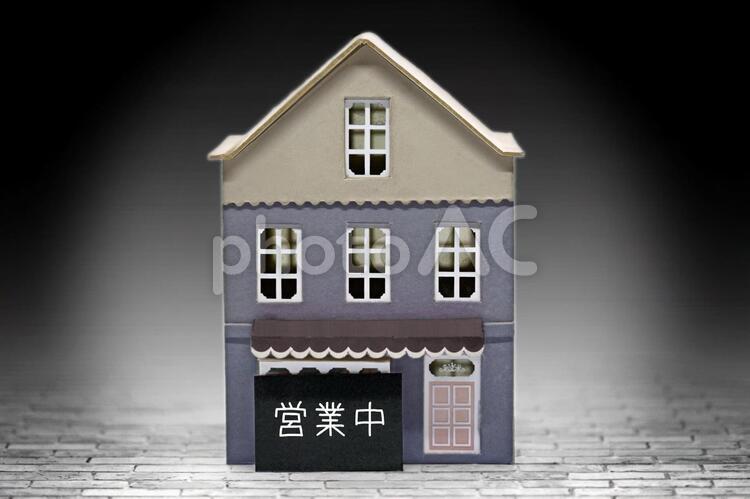 暗闇の中での営業 深夜営業,闇営業,夜間営業の写真素材