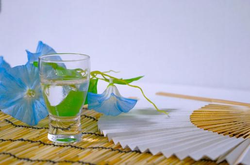 夏の冷酒(コピースペース) 夏の冷酒(コピースペース) 酒,日本酒,朝顔の写真素材