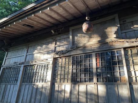 神社に差す陽 神社に差す陽の写真