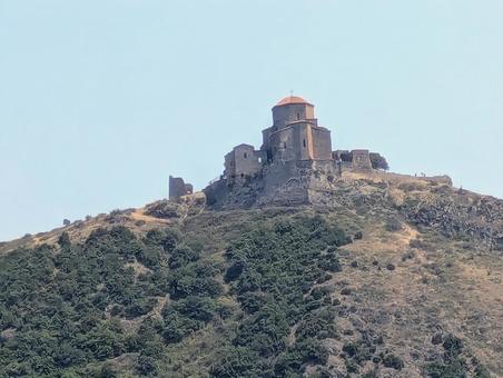 丘の上に建つジュワリ修道院 ジュワリ修道院,修道院,三大聖地の写真素材