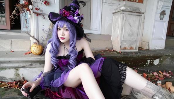 ハロウィン仮装 魔女に扮する女性 ハロウィン仮装 魔女に扮する女性の写真