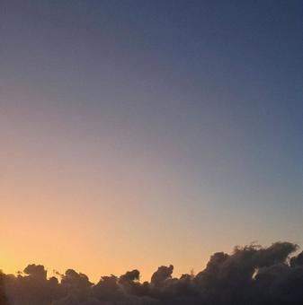 暗めの夕暮れ空 夕焼け,空,夕暮れの写真素材