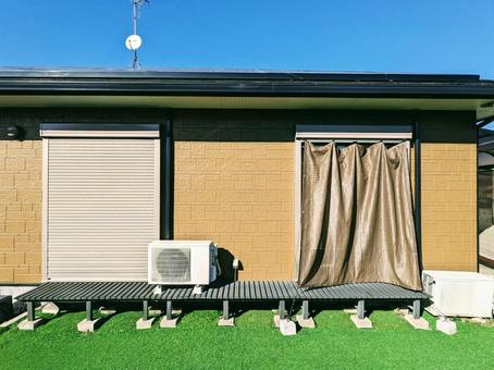 平屋のシャッターと日除けシェード 戸建て,日除けシェード,平屋の写真素材