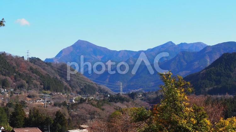 秩父の冬・贄川宿から観る山並み（埼玉県） 秩父市,山並み,贄川宿の写真素材