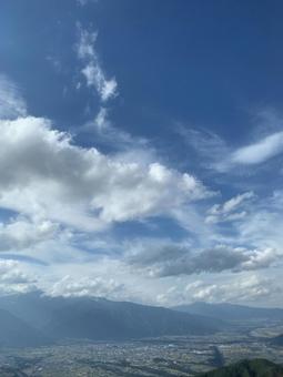 晴れの青空と広がる雲海を見下ろす山頂風景 山,雲,青空の写真素材