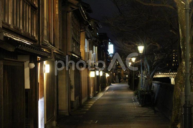 金沢のオールドタウンの街並み 日本文化,夜景,伝統建築の写真素材