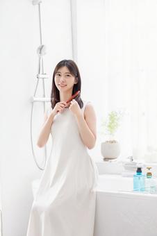 美容・ビューティー・ヘアセット・髪の毛 美容・ビューティー・ヘアセット・髪の毛 髪,ブラッシング,女性の写真素材