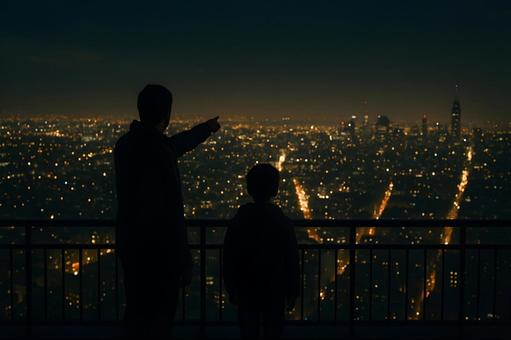 親子で望む都市夜景 親子で望む都市夜景の写真