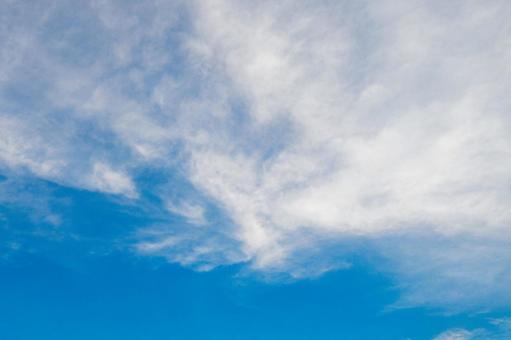 青空に浮かぶ雲 青空に浮かぶ雲の写真