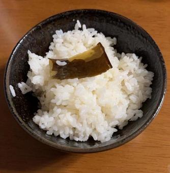 R7.08.12 あきたこまち昆布ご飯 R7.08.12 あきたこまち昆布ご飯の写真