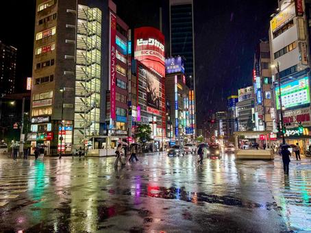 夜の池袋 ゲリラ豪雨に遭遇 夜の池袋 ゲリラ豪雨に遭遇の写真