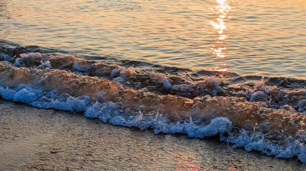 黎明の波の舞 黎明の波の舞 穏やか,ノスタルジック,早朝の写真素材