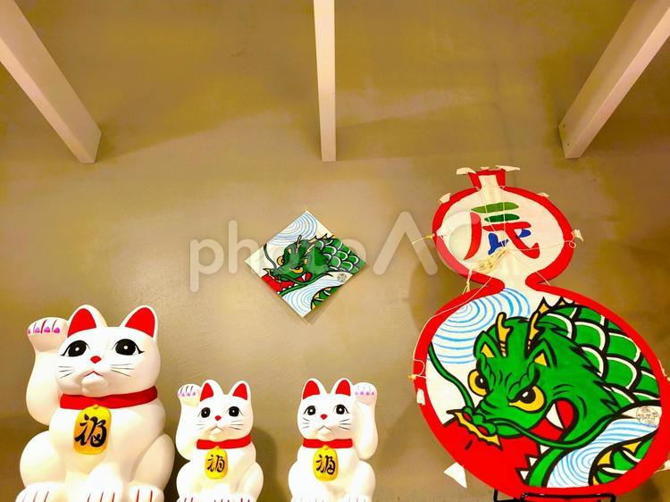 正月　謹賀新年　年賀　辰年　招き猫　凧　 お正月,謹賀新年,招福の写真素材