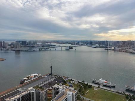 晴海からお台場方面への眺望（夕暮れ） 晴海,橋,海の写真素材