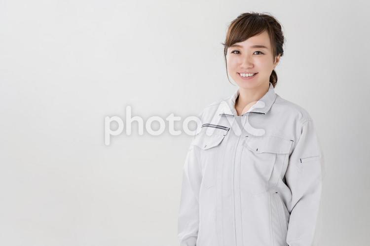 作業服をきたビジネスウーマン 作業服,女性,笑顔の写真素材