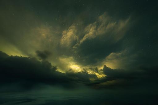 静寂の空─緑光に包まれた夜 静寂の空─緑光に包まれた夜の写真