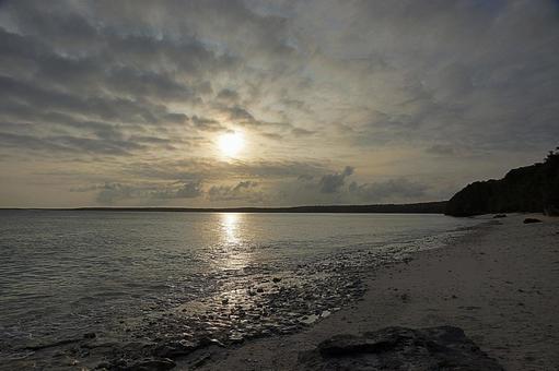 ニューカレドニア548　ウヴェア島　夕日 ニューカレドニア,ウヴェア島,夕日の写真素材