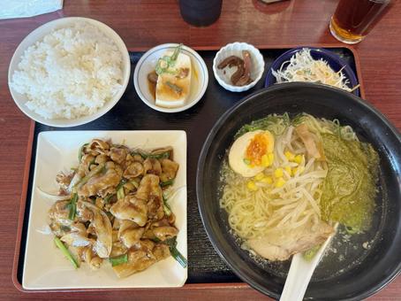 生姜焼き定食ラーメンセット 生姜焼き定食ラーメンセット 豚の生姜焼き,生姜焼き,生姜焼き定食の写真素材