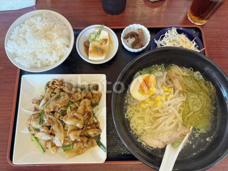 生姜焼き定食ラーメンセット 豚の生姜焼き,生姜焼き,生姜焼き定食の写真素材