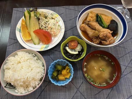 鶏の旨煮定食 鶏の旨煮定食 鶏肉,定食,ご飯の写真素材