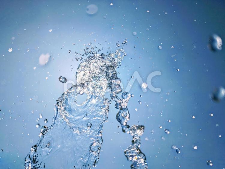水しぶきと青空11 水しぶき,青空,放水の写真素材