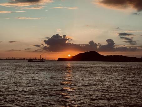 夕暮れの関門海峡 サンセット 夕暮れの関門海峡 サンセット ロマンチック,キラキラ,たそがれの写真素材