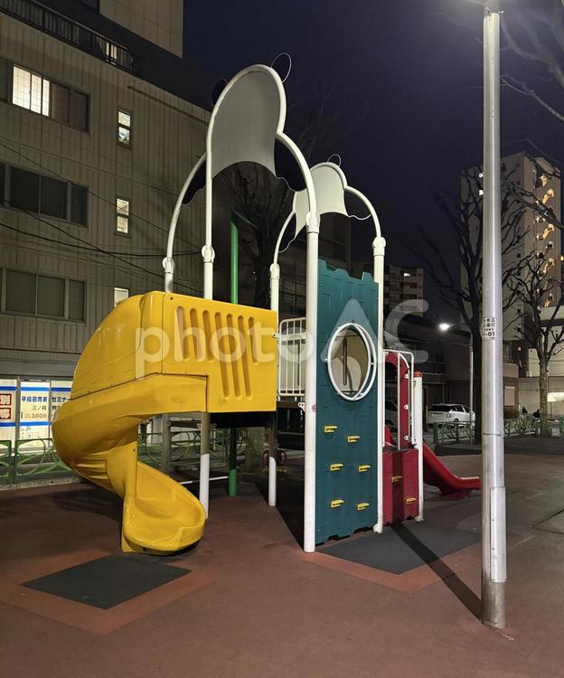 公園の複合遊具　滑り台 合体,広場,住宅街の写真素材