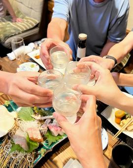 日本酒で乾杯 日本酒で乾杯 日本酒,乾杯,冷酒の写真素材
