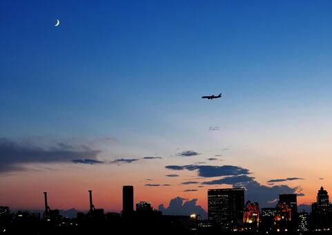 お台場のブルーモーメント ブルーモーメント,月,着陸する飛行機の写真素材