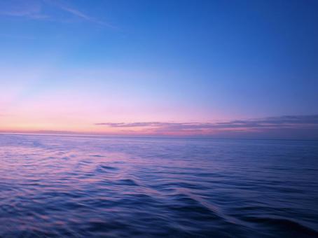朝焼け 海,大島,朝焼けの写真素材
