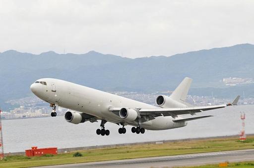 飛行機　MD-11 旅客機,航空機,エンジンの写真素材