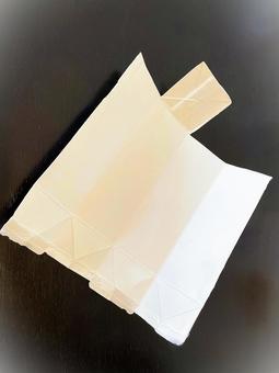 牛乳パックをハサミで切り開きリサイクル２ 牛乳パック,リサイクル,資源の写真素材