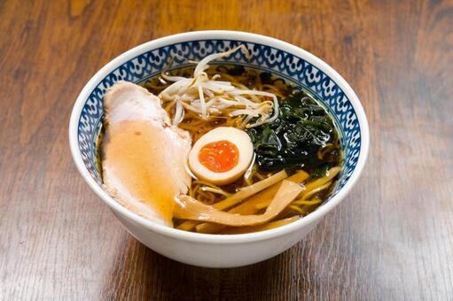 シンプルで上品な醤油ラーメン ラーメン,中華,焼豚の写真素材