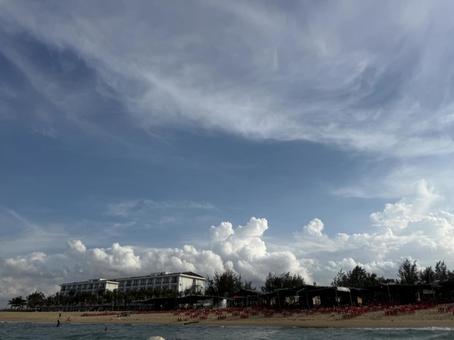 ベトナムのクアンナムの海岸の青空 ベトナムのクアンナムの海岸の青空の写真