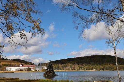 紅葉の白樺湖 山,パワースポット,眺めの写真素材