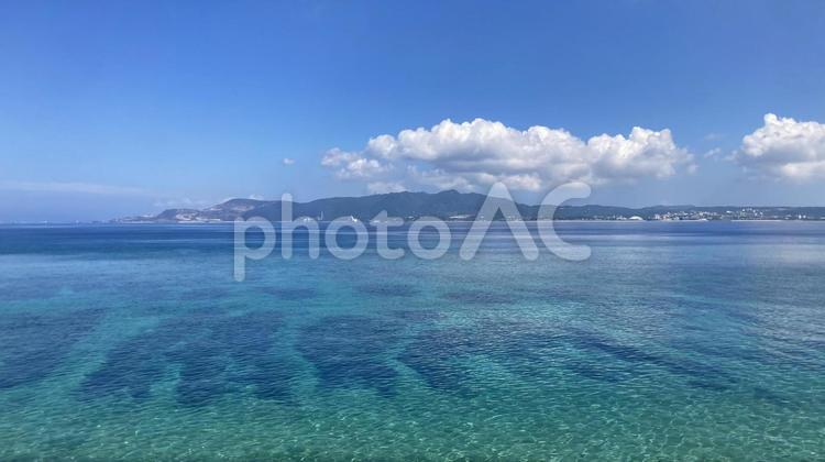 沖縄の海と島 海,砂浜,波の写真素材