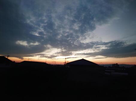 夕暮れ 夕暮れ,夕焼け,冬の空の写真素材