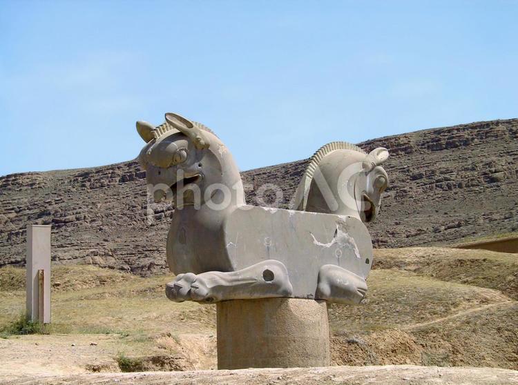 ペルセポリス　クセルクセス門　双頭鷲像 イラン,ペルセポリス,クセルクセス門の写真素材