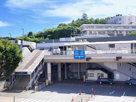 Photo, 追浜駅, station building, in front of the station, 