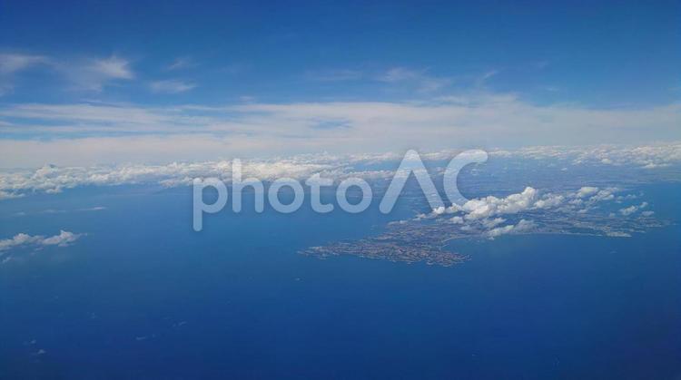 飛行機から見下ろす三浦半島(横) 空,自然,ふわふわの写真素材