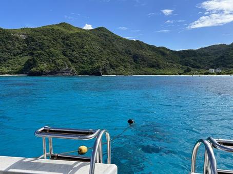 ボートから見た夏の海 ボートから見た夏の海 夏,ブルー,ケラマブルーの写真素材