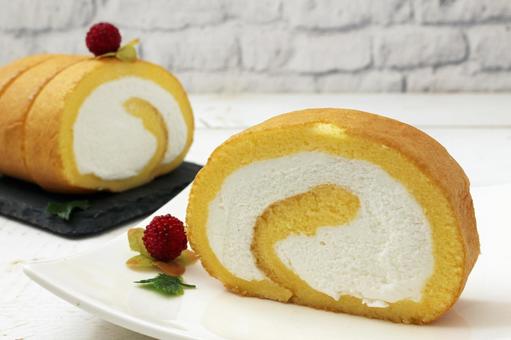 クリームロールケーキ クリームロールケーキ ケーキ,ロールケーキ,クリームの写真素材
