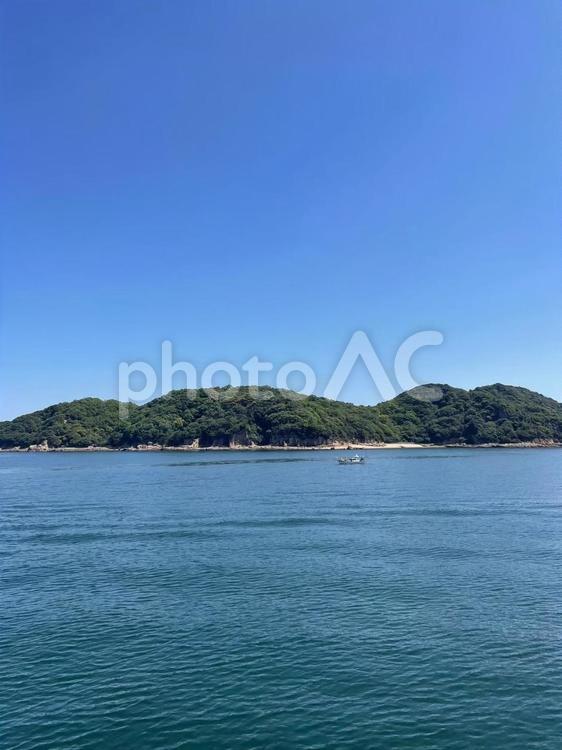 瀬戸内海の島と空 島,海,瀬戸内海の写真素材