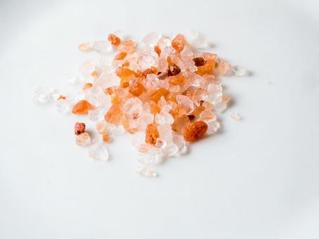 岩塩の粒 岩塩,天然岩塩,ピンクソルトの写真素材