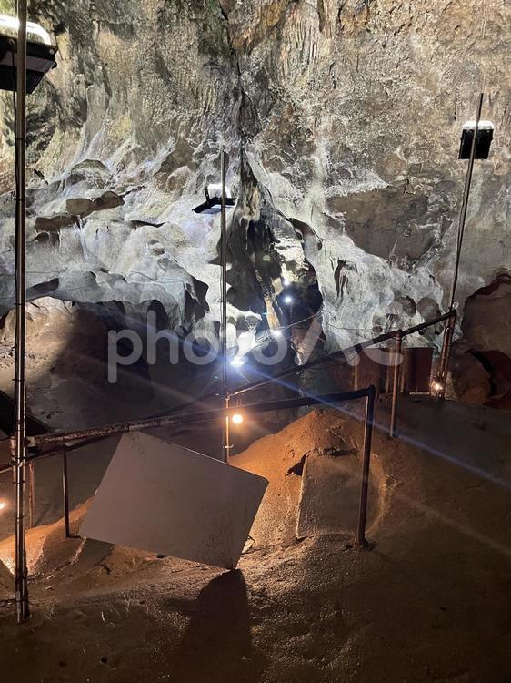 稲積水中鍾乳洞 鍾乳洞,豊後大野市,洞窟の写真素材