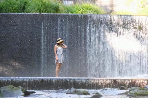 水遊び 水遊び 水遊び,川,ポートレートの写真素材