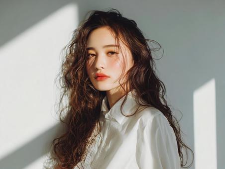 ヘアサロンの女性モデル、モード撮影の写真